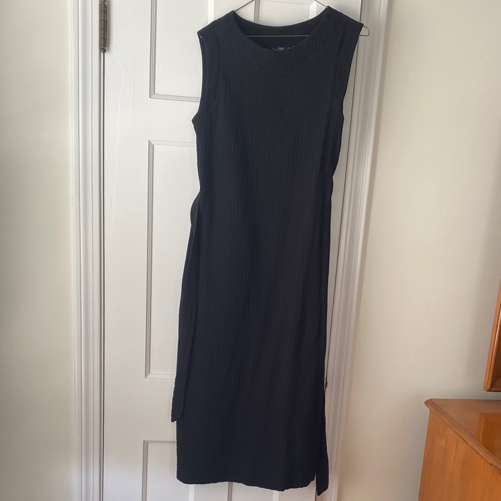 Velvet Heart Black Sleeveless Midi Dress